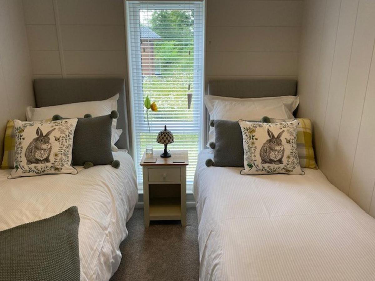 Hollicarrs - Sunflower Lodge York Room photo